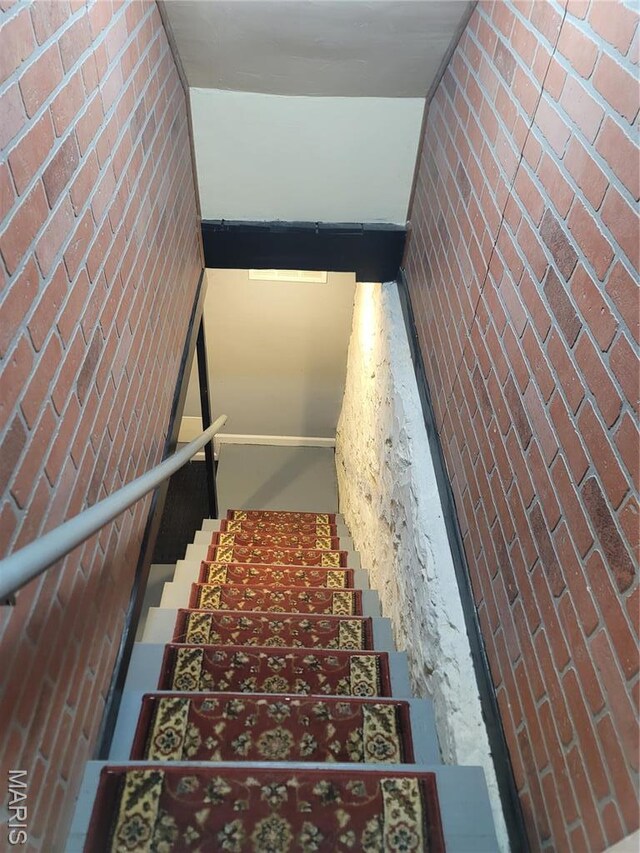 4877 Calvin Ave, Saint Louis, MO 63115 - view of stairway