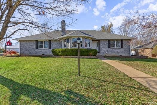 825 Cimarron Cir, Farmington, MO 63640 - ranch-style home with a chimney and a front yard