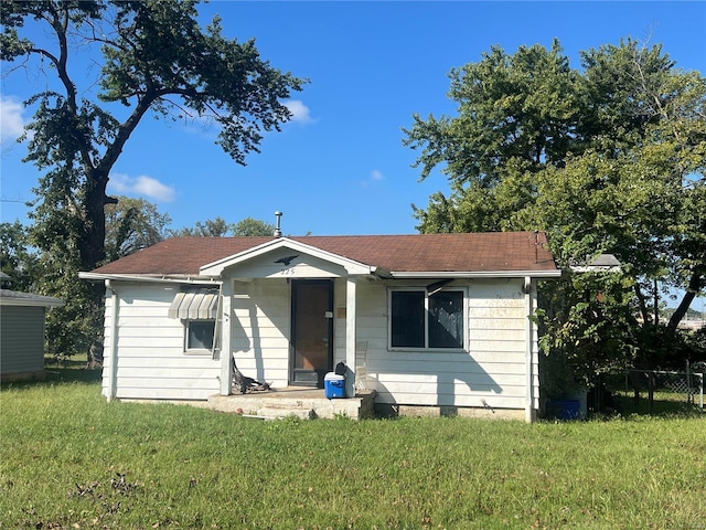 225 Lakeside Ave, East Alton, IL 62024 - bungalow with a shingled roof