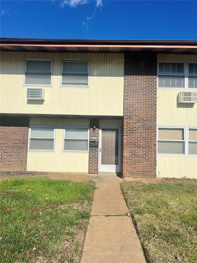7262 Hazelcrest Dr, Hazelwood, MO 63042 - view of property featuring brick siding