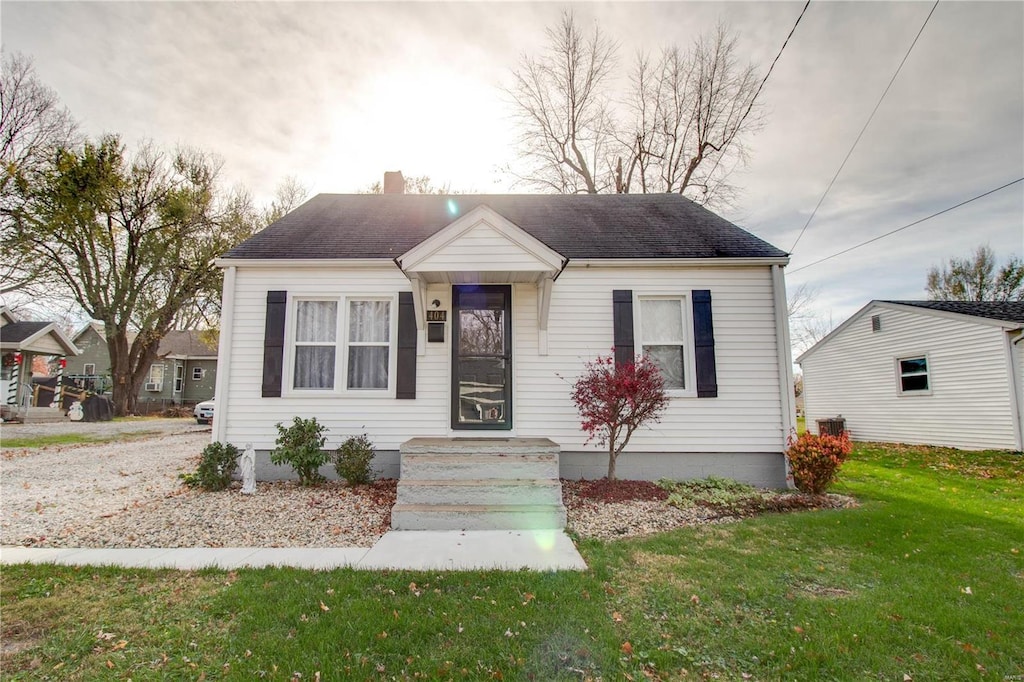 404 Hollow Ave, Jerseyville, IL 62052 - view of front of house with a front lawn and a chimney