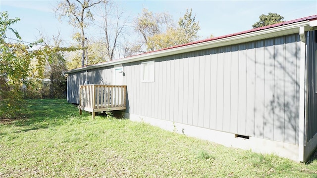 1014 S Klinkhardt St, Hayti, MO 63851 - view of side of home with a deck, crawl space, a yard, and metal roof