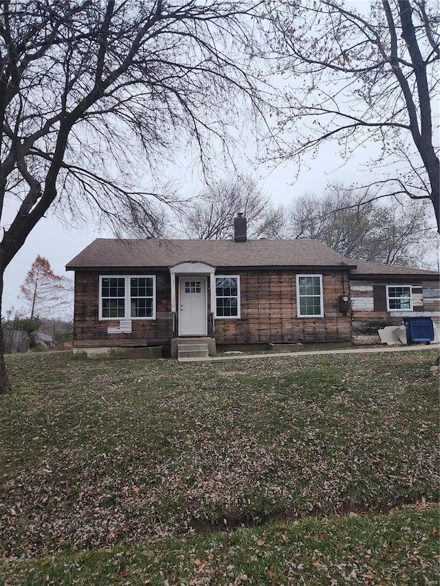 303 S Pine St, Dixon, MO 65459 - single story home featuring a chimney and entry steps