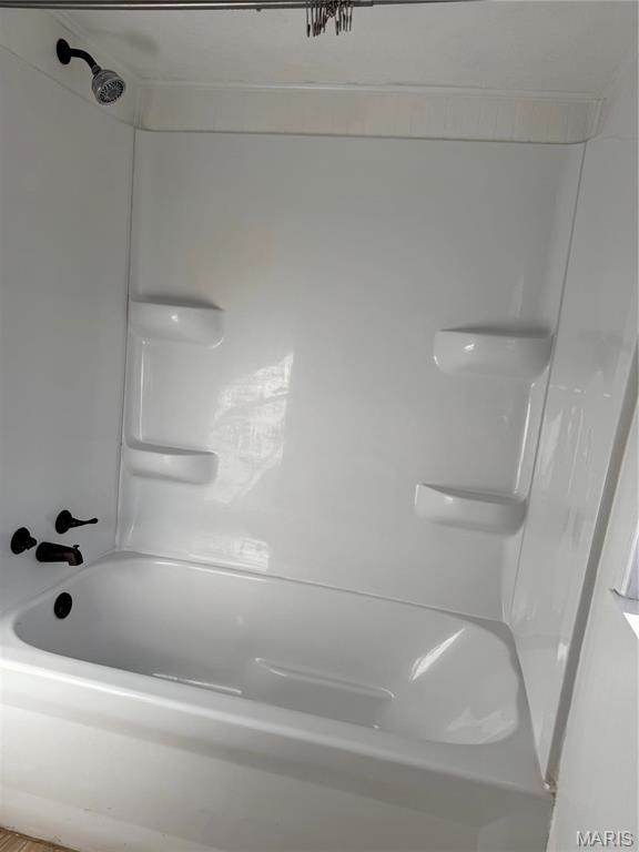 839 Bluebird Ln, Doniphan, MO 63935 - view of full bathroom