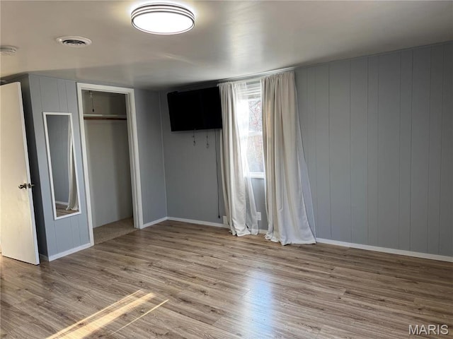 839 Bluebird Ln, Doniphan, MO 63935 - unfurnished bedroom with wood finished floors, a closet, and baseboards