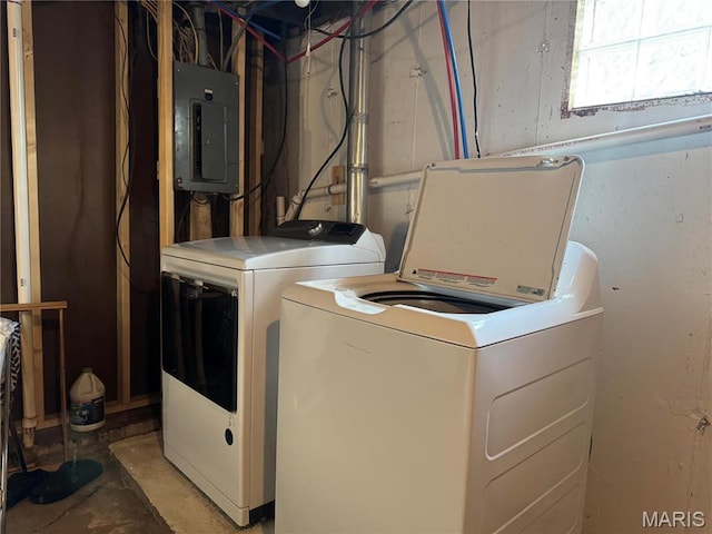 839 Bluebird Ln, Doniphan, MO 63935 - laundry area featuring electric panel and independent washer and dryer