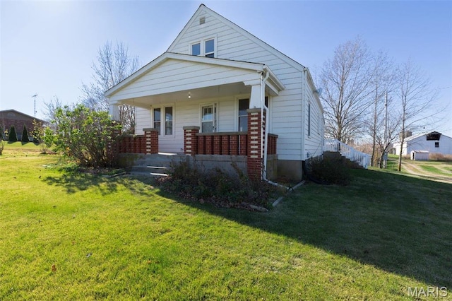 12449 Quarry Town Rd, Saint Genevieve, MO 63670 - bungalow with covered porch and a front lawn