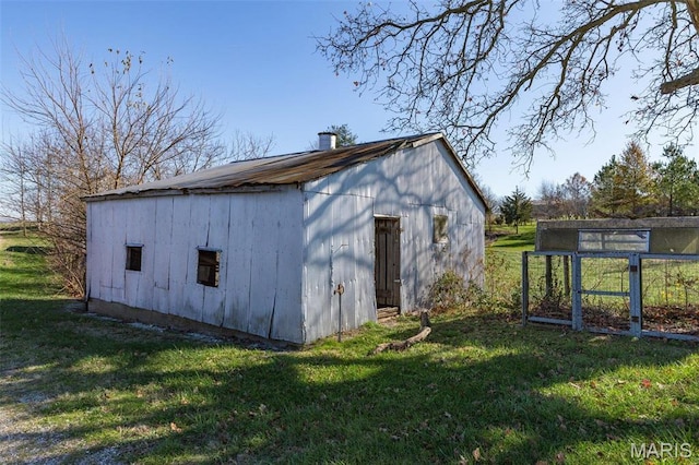 12449 Quarry Town Rd, Saint Genevieve, MO 63670 - view of outbuilding with an outdoor structure