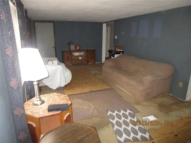 living area with carpet