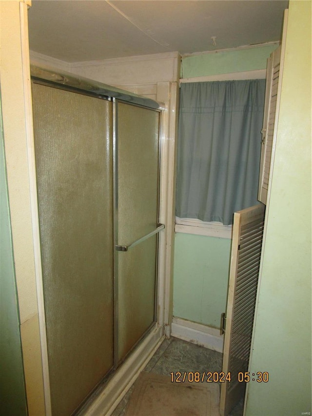 full bathroom featuring a stall shower
