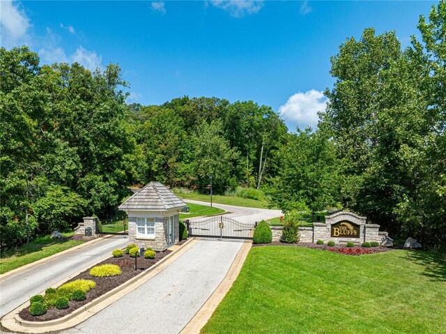 1055 Wings Rd, Saint Albans, MO 63073