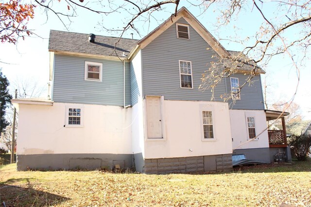 842 Kinzer St, Poplar Bluff, MO 63901 - back of property with a yard and a shingled roof