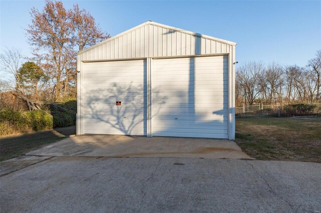 1728 Hitching Post Ln, Farmington, MO 63640 - view of outdoor structure featuring an outdoor structure and fence
