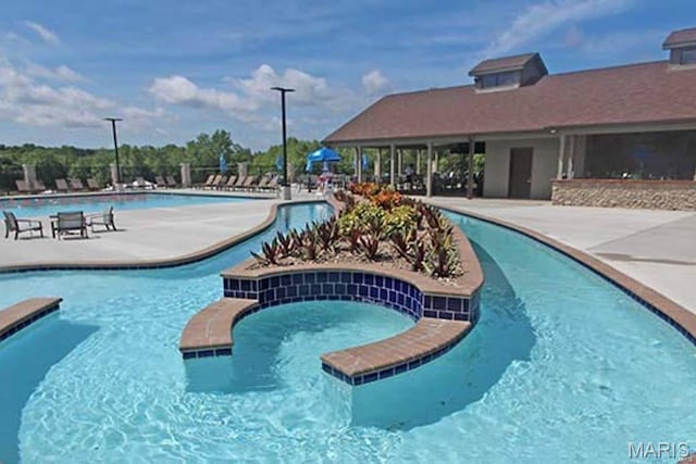 451 Foxfire Point Dr, Wright City, MO 63390 - community pool featuring a jacuzzi and a patio
