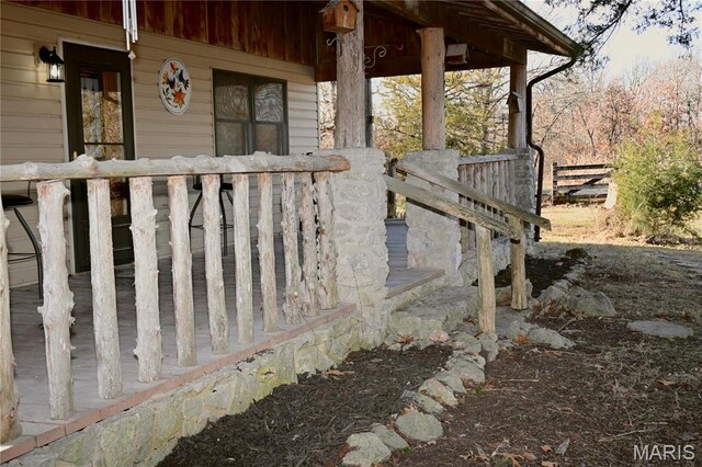 26 Gap Rd, Tunas, MO 65764 - exterior view of fence