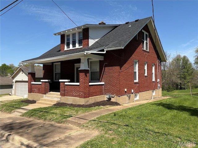 615 Horn St, Washington, MO 63090 - bungalow-style home featuring a porch, brick siding, a front lawn, and a shingled roof