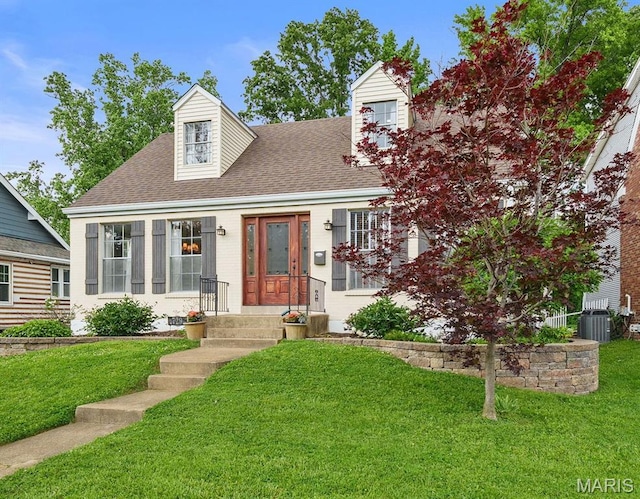 729 W Lockwood Ave, Saint Louis, MO 63122 - cape cod home featuring roof with shingles and a front lawn
