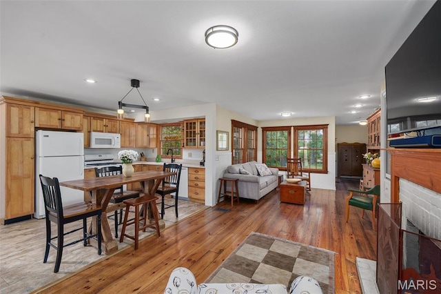 729 W Lockwood Ave, Saint Louis, MO 63122 - dining room featuring light wood-style flooring, healthy amount of natural light, and recessed lighting