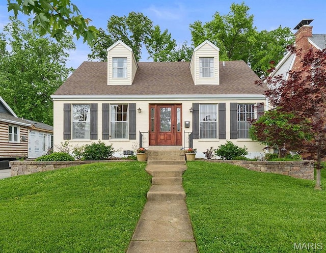 729 W Lockwood Ave, Saint Louis, MO 63122 - cape cod home featuring roof with shingles and a front yard