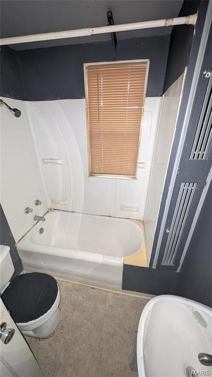 12532 Bellefontaine Rd, Saint Louis, MO 63138 - full bath featuring toilet and tub / shower combination