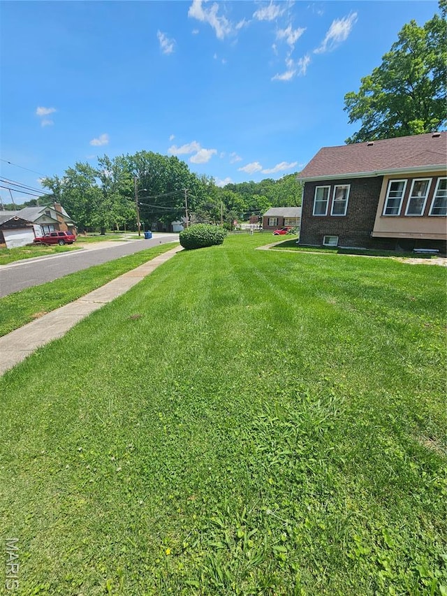 104 Emerling Dr, Saint Louis, MO 63121 - view of grassy yard