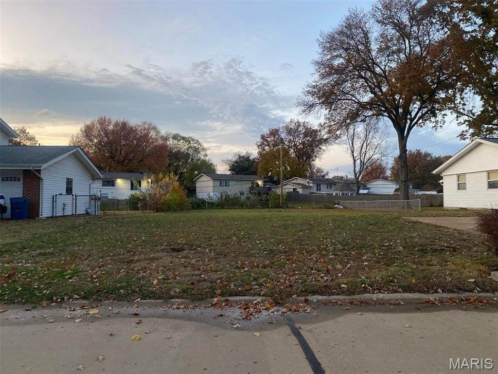 7359 Cartwheel Ln, Hazelwood, MO 63042 - photo 2