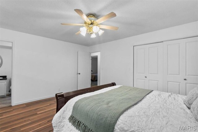 70 Garnet Ln, Cape Girardeau, MO 63701 - bedroom with wood finished floors, a closet, baseboards, ceiling fan, and a textured ceiling