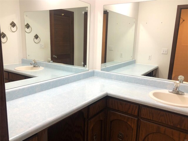 full bath with vanity