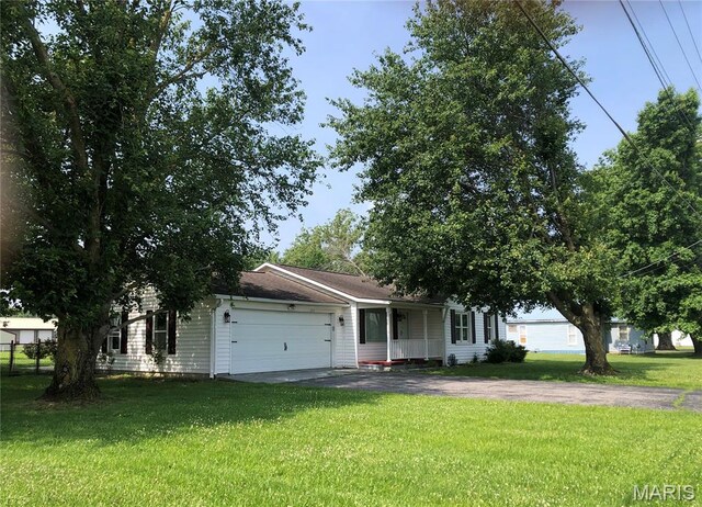 1210 N Prairie, Bloomfield, MO 63825 - view of front of home featuring driveway, a garage, and a front yard