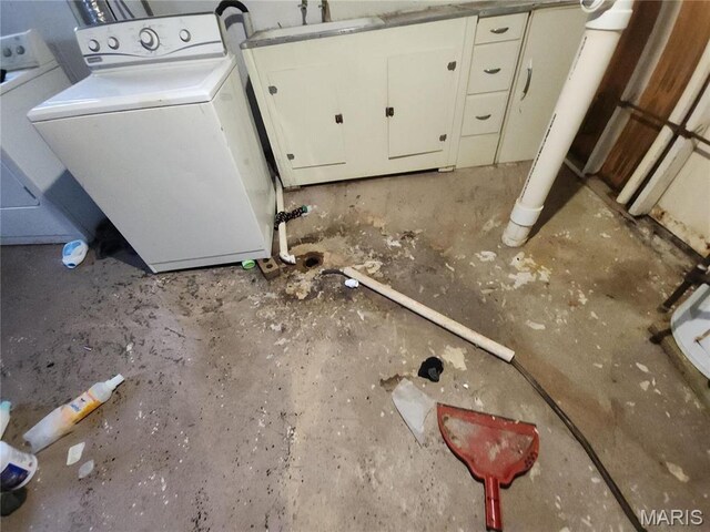 9409 Aetna Dr, Saint Louis, MO 63137 - laundry room featuring washing machine and dryer