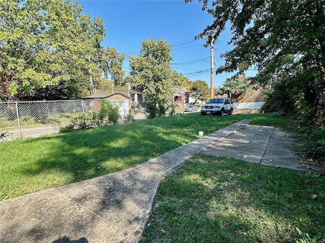 4123 Labadie Ave, Saint Louis, MO 63115 - view of yard
