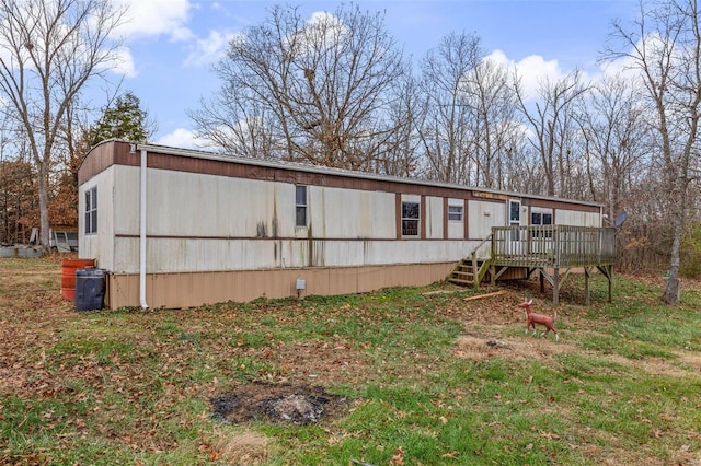 manufactured / mobile home with a wooden deck