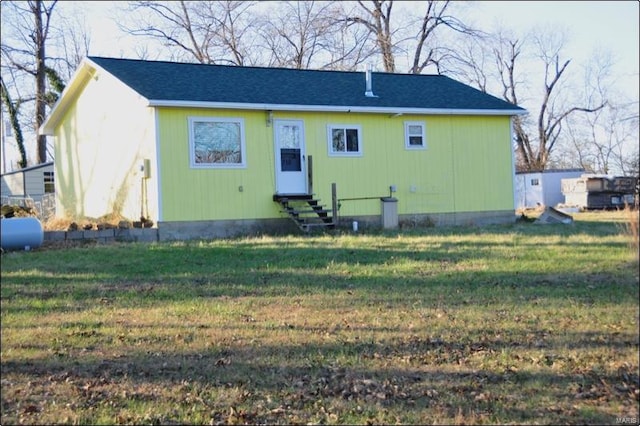 710 S Alvarado Ave, Belle, MO 65013 - rear view of property featuring entry steps and a yard