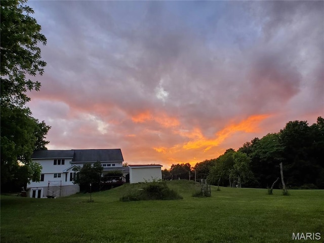 10740 Wilmena Ln, Rolla, MO 65401 - yard at dusk with a lawn