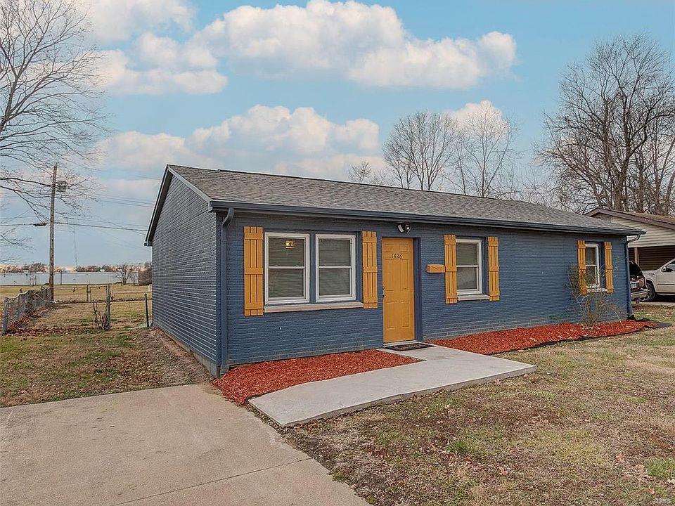 1426 Richard Dr E, St Louis, IL 62206 - view of front facade with brick siding