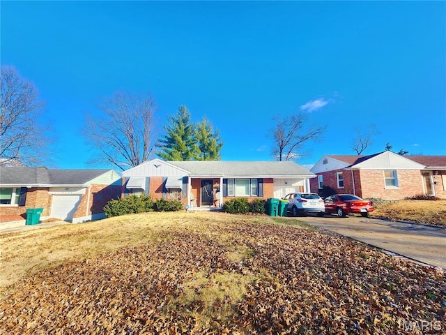 9228 Halbrook Dr, Saint Louis, MO 63137 - photo 1
