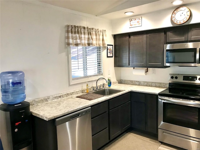 1578 Lakeshore, Cuba, MO 65453 - kitchen with appliances with stainless steel finishes, a sink, and light countertops