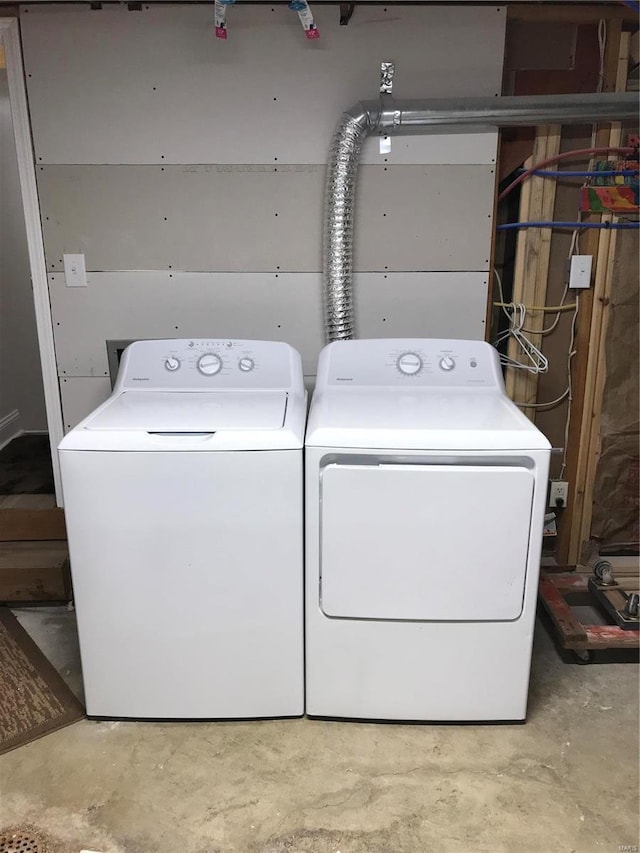 1578 Lakeshore, Cuba, MO 65453 - washroom featuring separate washer and dryer
