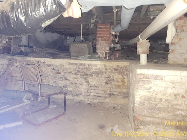 403 E Main St, Marion, IL 62959 - below grade area with crawl space