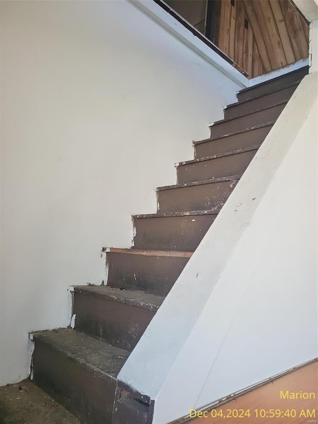 403 E Main St, Marion, IL 62959 - view of staircase