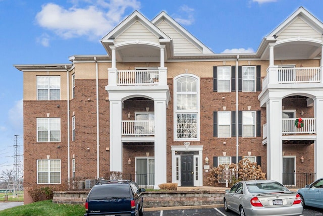 13101 Mill Crossing Ct Unit 307, Creve Coeur, MO 63141 - view of building exterior with uncovered parking