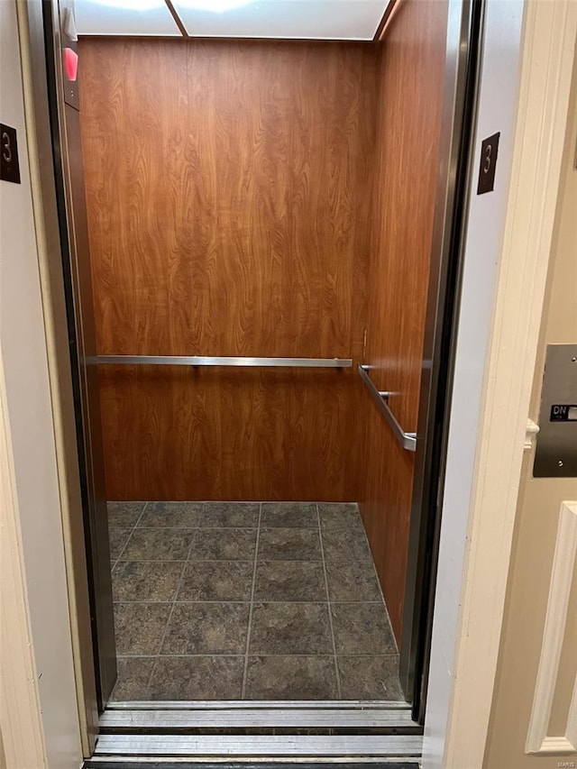 13101 Mill Crossing Ct Unit 307, Creve Coeur, MO 63141 - view of elevator