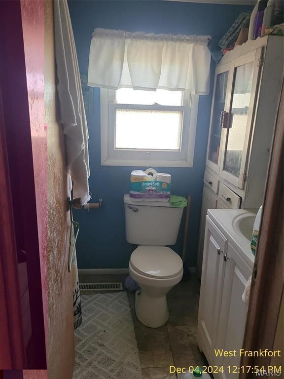 1415 E Oak St, West Frankfort, IL 62896 - half bath featuring toilet, vanity, and baseboards