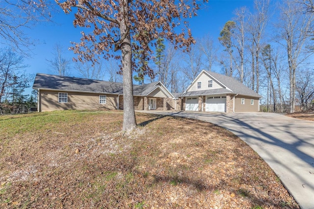 14178 E US Highway 60, Van Buren, MO 63965 - view of front of home featuring concrete driveway and a front lawn