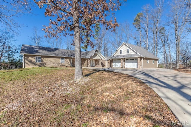 14178 E US Highway 60, Van Buren, MO 63965 - view of front of home with concrete driveway and a front yard