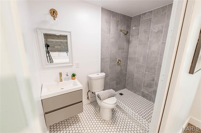 1101 W Parkedge Ln, Saint Louis, MO 63130 - bathroom with vanity and tiled shower