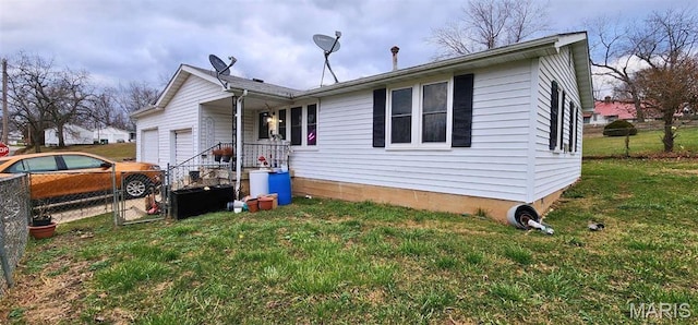300 S Oak St, Salem, MO 65560 - view of front of house featuring an attached garage