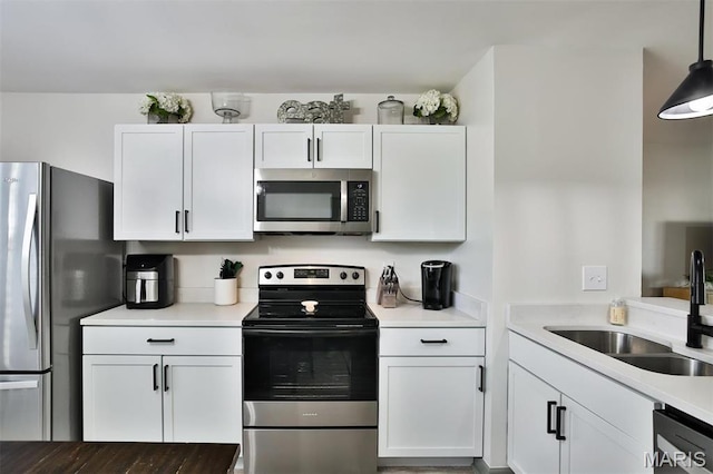 915 Sugar Lake Ct Unit 4, Saint Peters, MO 63376 - kitchen with appliances with stainless steel finishes, a sink, white cabinetry, and light countertops