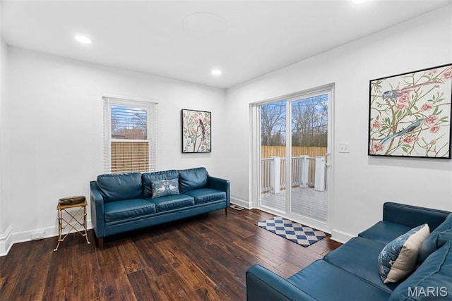 3223 Geyer Ave, Saint Louis, MO 63104 - living room with plenty of natural light, wood finished floors, baseboards, and recessed lighting