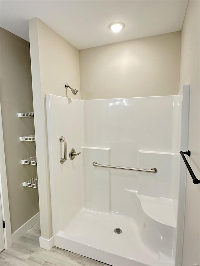 344 Rolling Knoll Rd, Washington, MO 63090 - bathroom featuring wood finished floors, a shower, and baseboards